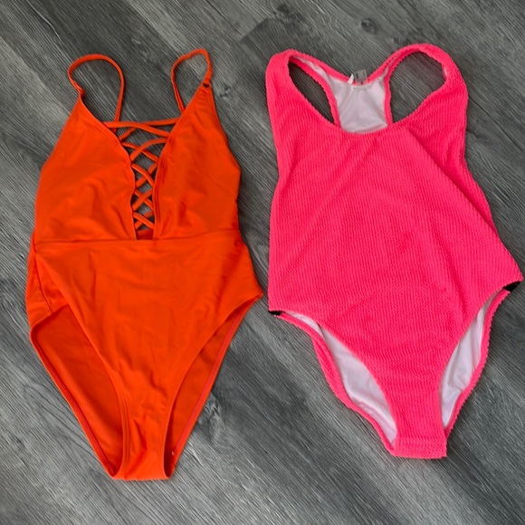 Other - 2/$20 Orange Betty Jade Pink VOLCOM both Size Mediums Clean Good Condition🍊💕